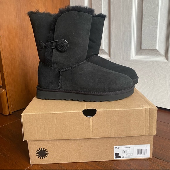 Ugg Bailey Button II - Picture 2 of 7